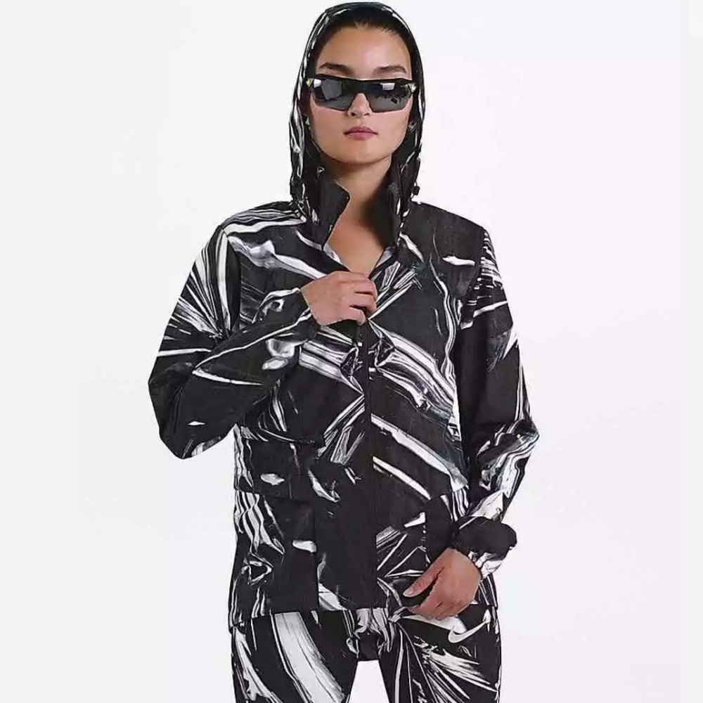Nike Shield  Full Zip Running Jacket Black Refsil